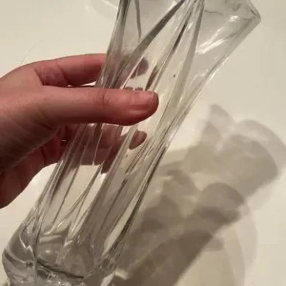 NFS Heart-Shaped‎ Vase for Valentine's Day or Everyday  (Holiday/Pre-Owned/x)